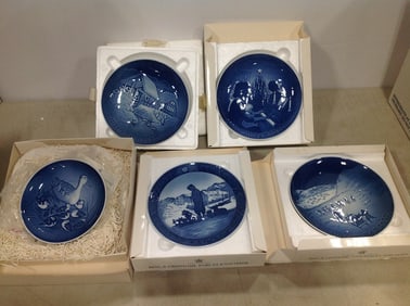 Porcelain collectible plates