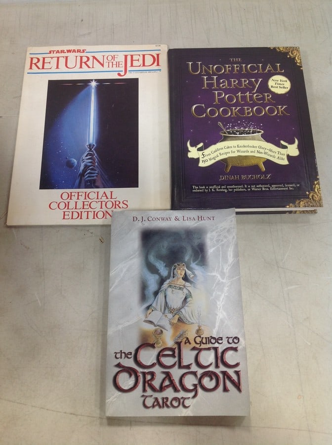 Books and magazine(The Unofficial Harry Potter cookbook, A Guide to the Celtic Dragon Tarot, Star (1 of 1)
