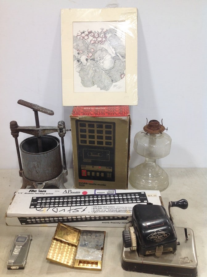 Re'an 1/4'' modular patching system, vintage oil lamp, Safeguard check writer, and more (1 of 1)