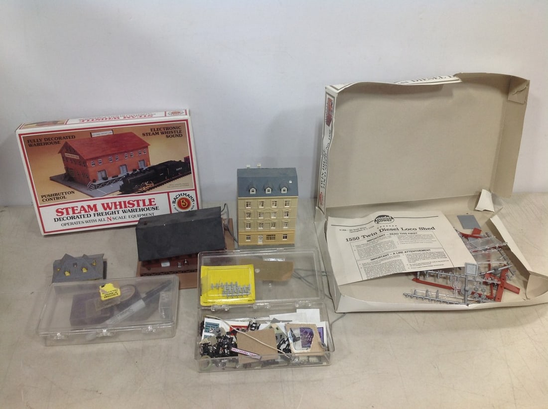 Vintage Model Kits (Steam Whistle, Twin Diesel Loco Shed, and more): Vintage Model Kits (Steam Whistle, Twin Diesel Loco Shed, and more)