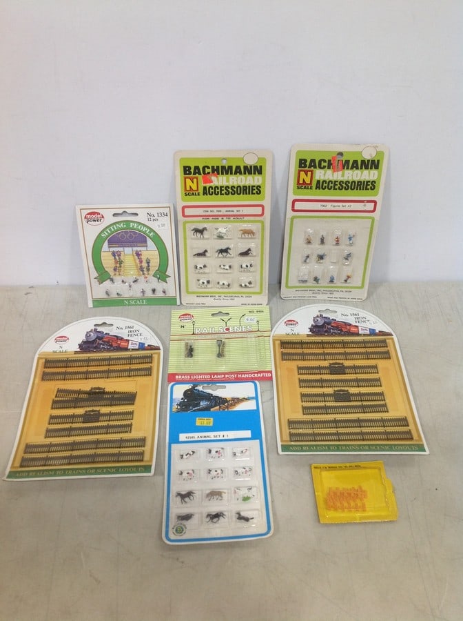 Vintage HO Scale Fences and Figurines (Model Power, Bachmann, and more) (1 of 1)