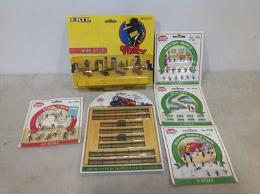 Vintage HO Scale Fence, Cars, and Figurines (Model Power and Ertl)