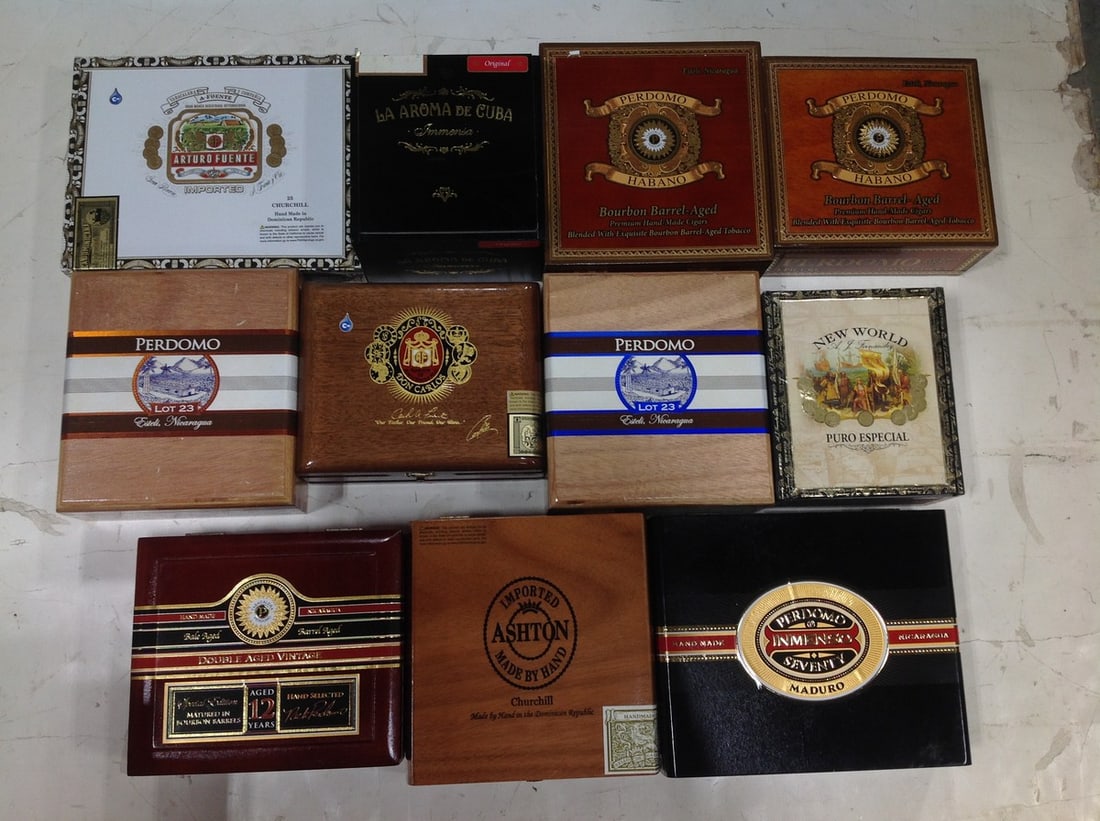 Vintage Cigar Boxes: Vintage Cigar Boxes
