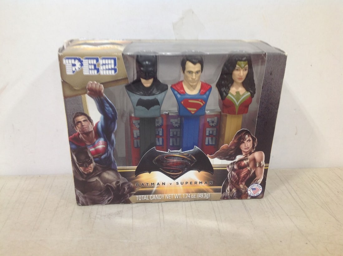 Batman V Superman Pez Collectibles *NEW IN BOX*: Batman V Superman Pez Collectibles *NEW IN BOX*