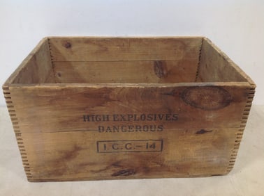 Vintage Du Pont Explosives Wooden Crate (19.25inx18inx12.25in)