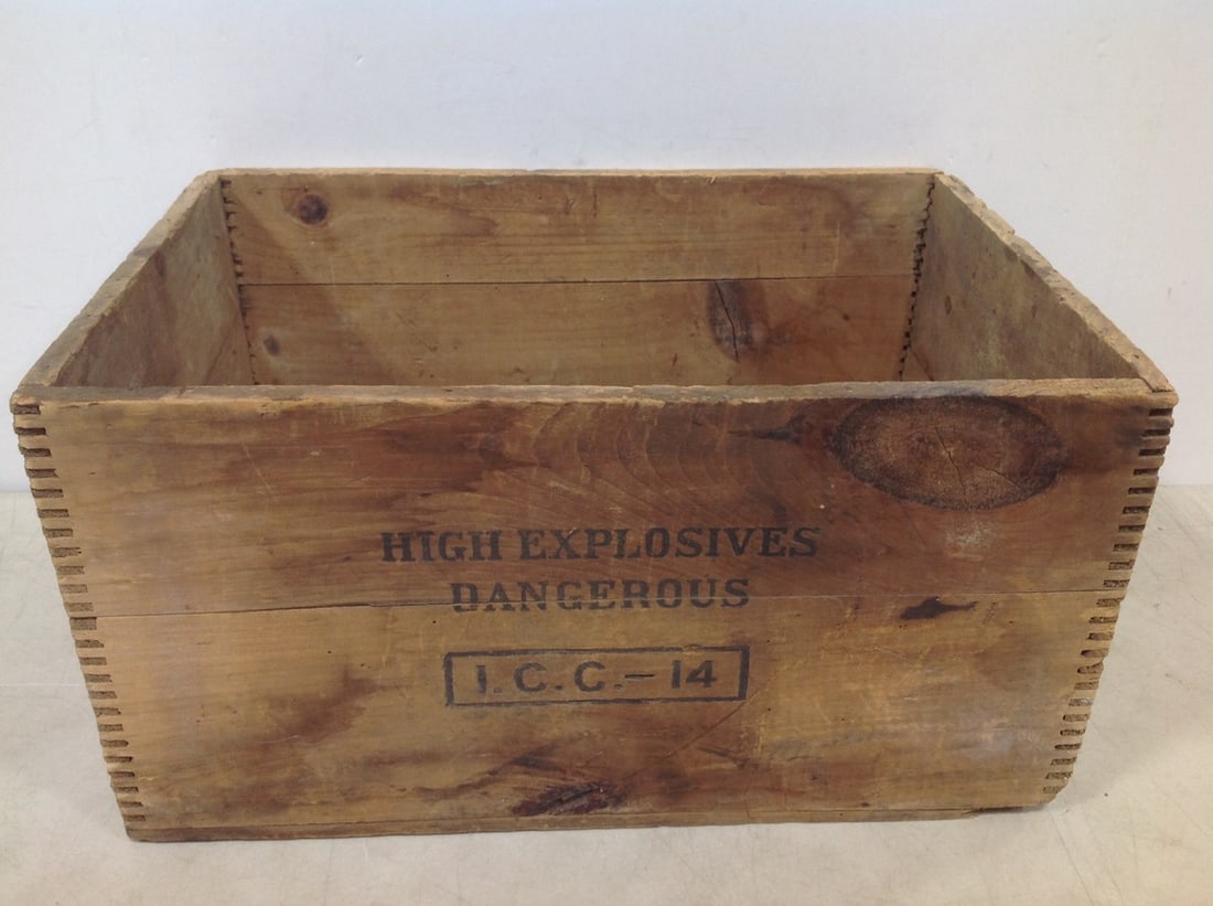 Vintage Du Pont Explosives Wooden Crate (19.25inx18inx12.25in) (1 of 1)