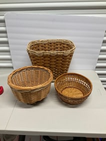 lot of various sizes wicker basket