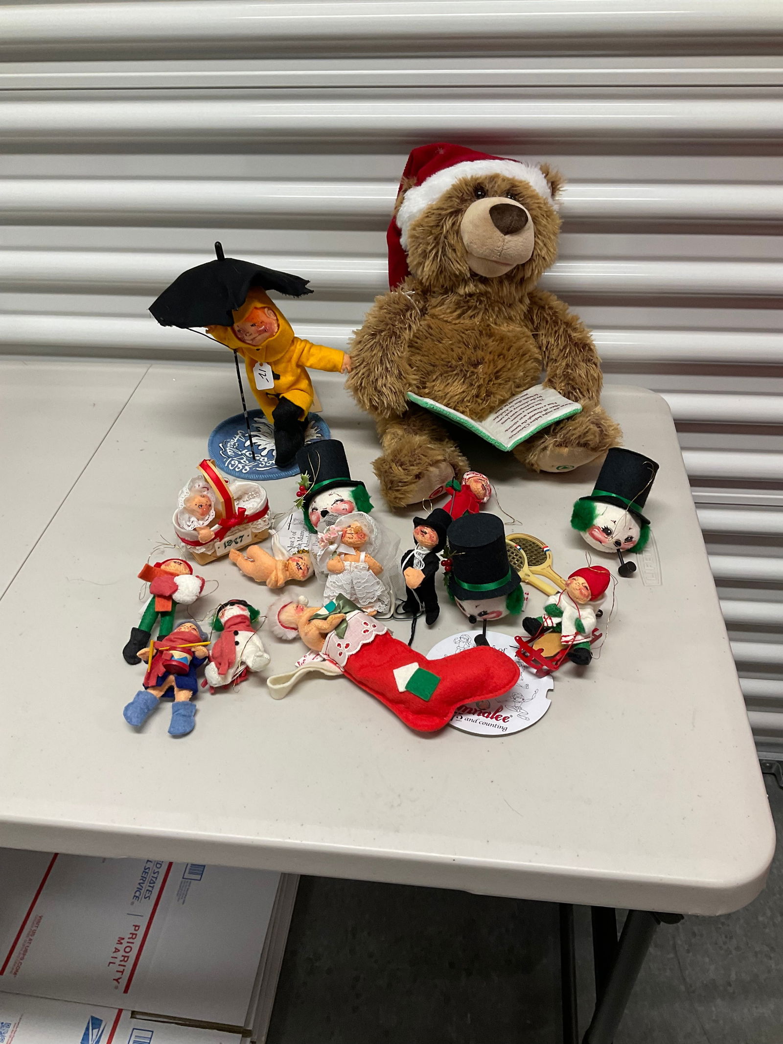 Lot of Annalee dolls and christmas teddy bear (1 of 1)