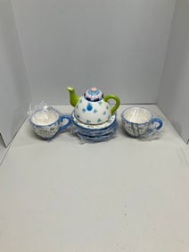 Lot of tea pot, cups and plates