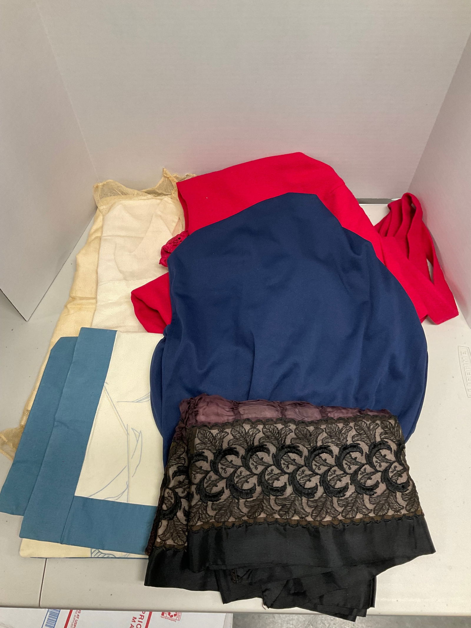 Assorted table linens: Assorted table linens