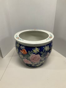Decorative planter 11in tall