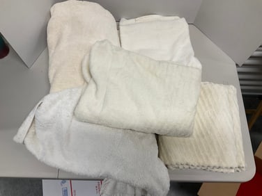Lot of assorted towels