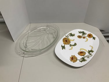 Lot of 2 serving trays