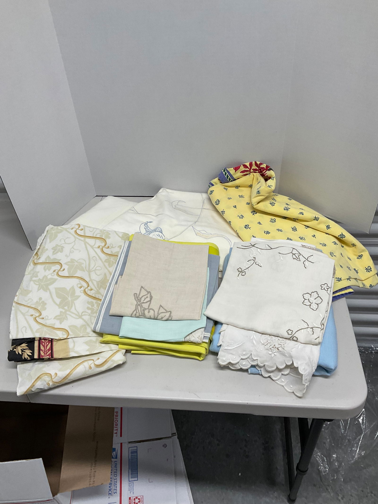 Lot of table linens: Lot of table linens