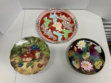 Lot of 3 decorative plates