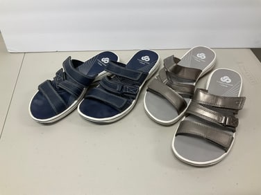 set of 2 cloud stepper shoes sizeeeeeee 6M