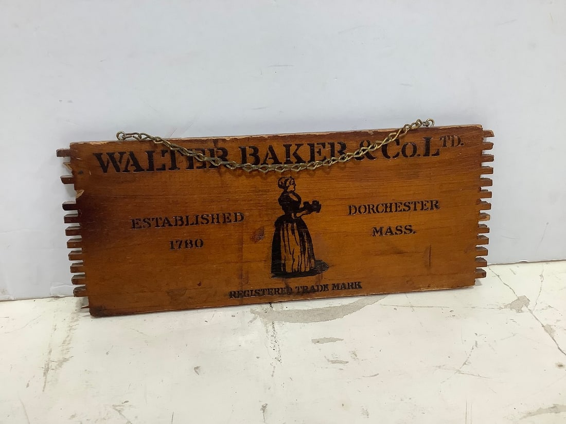 Walter Baker & Co. Ltd. wooden wall hanging sign(4.5in.x10.5in.): Walter Baker & Co. Ltd. wooden wall hanging sign(4.5in.x10.5in.)