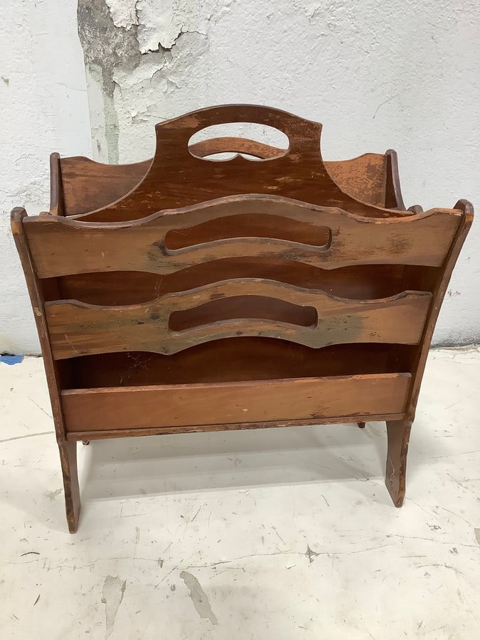 Wooden magazine rack(about 18in.tall): Wooden magazine rack(about 18in.tall)