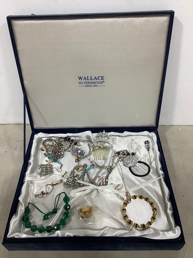 Various Costume Jewelry (Necklaces, Bracelets, and more) (1 of 1)