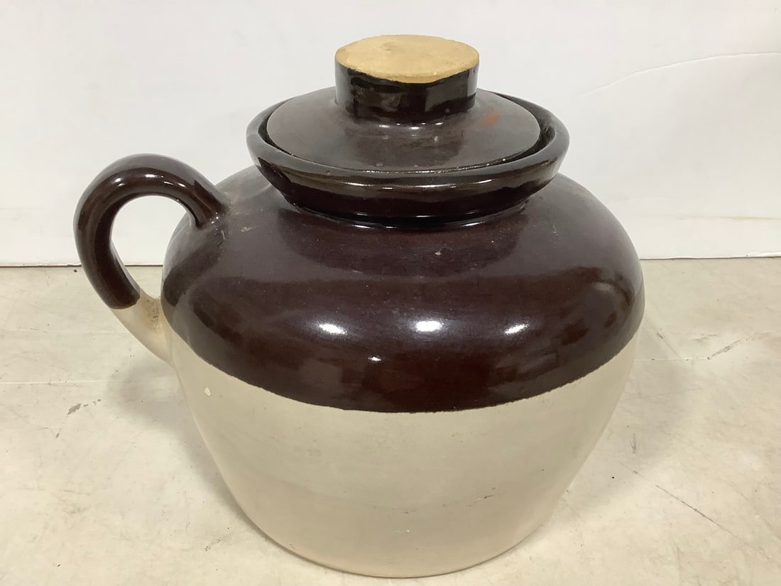 Vintage Stoneware Jug with Lid (7.25in Tall): Vintage Stoneware Jug with Lid (7.25in Tall)