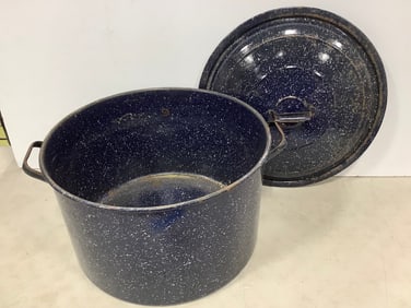Speckled Enamelware Pot with Lid (10in Tall)