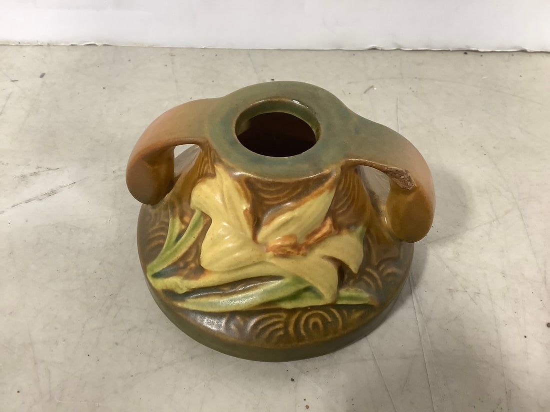 Roseville Candle Holder (2in Tall): Roseville Candle Holder (2in Tall)