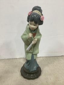 Lladro Ceramic Statue (11.5in Tall)