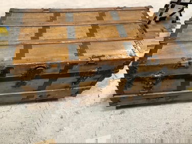 Vintage Wooden Chest (17inx36inx21in)