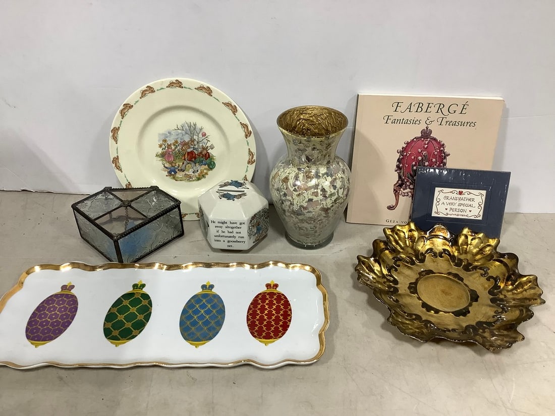 Wedgwood ceramic bank(has been repaired,bottom cover missing), vase, decorative plate, and: Wedgwood ceramic bank(has been repaired,bottom cover missing), vase, decorative plate, and more(7in.tallest)