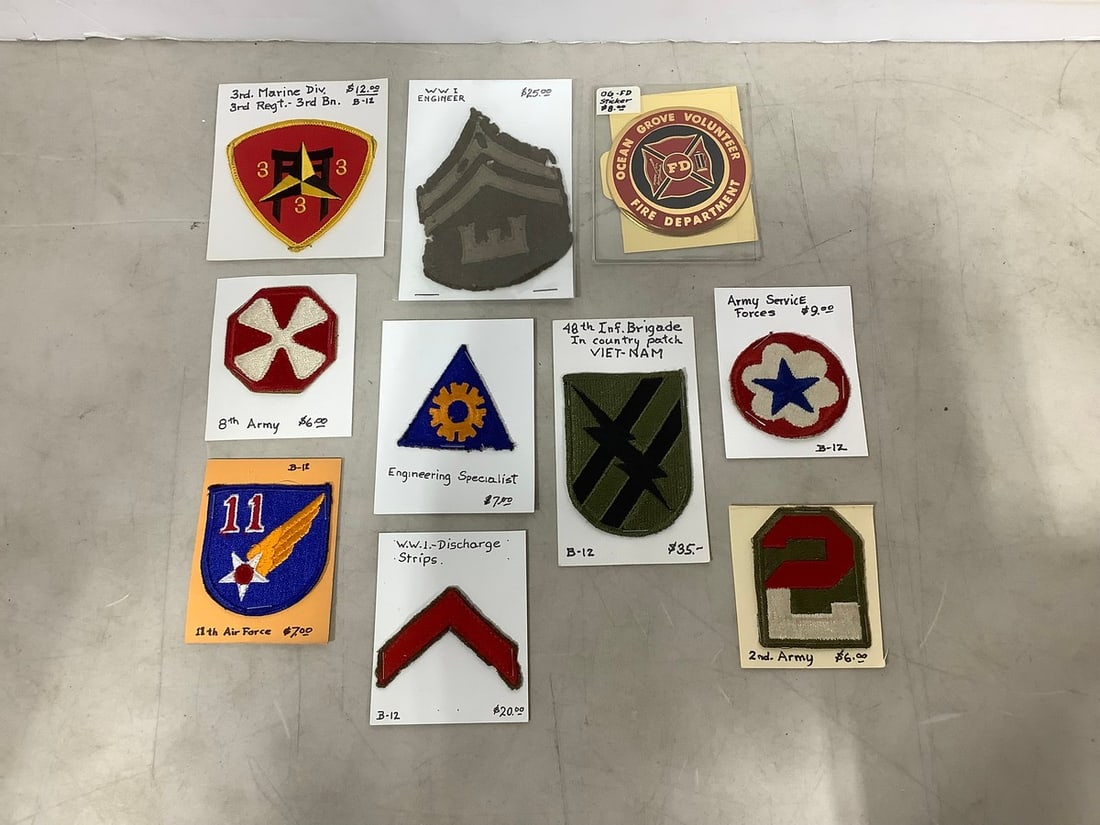 Vintage marine/army badges: Vintage marine/army badges