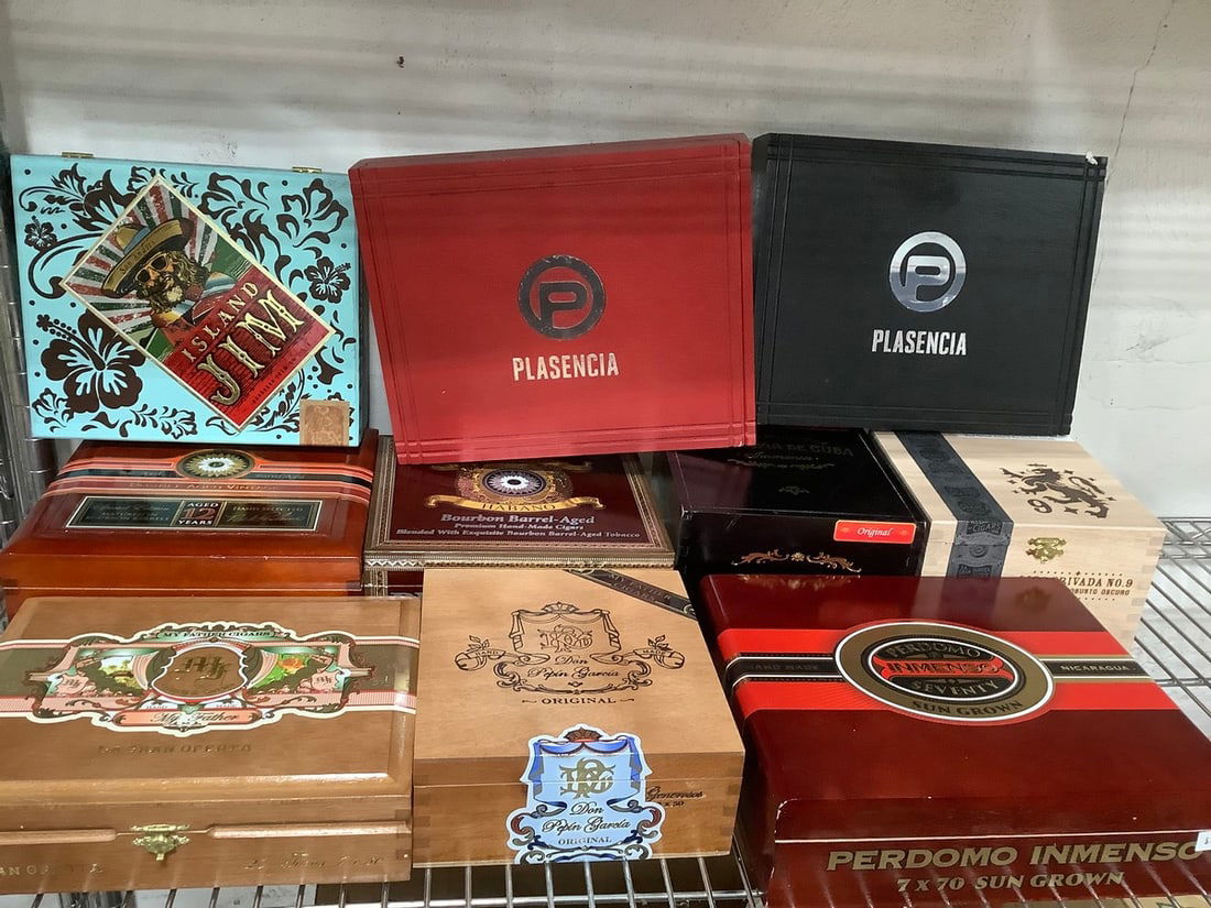 Various cigar boxes (1 of 1)