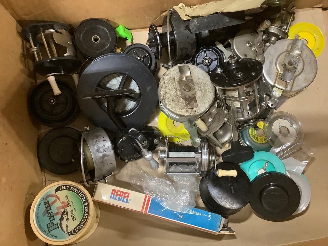 Various fising reels: Various fising reels
