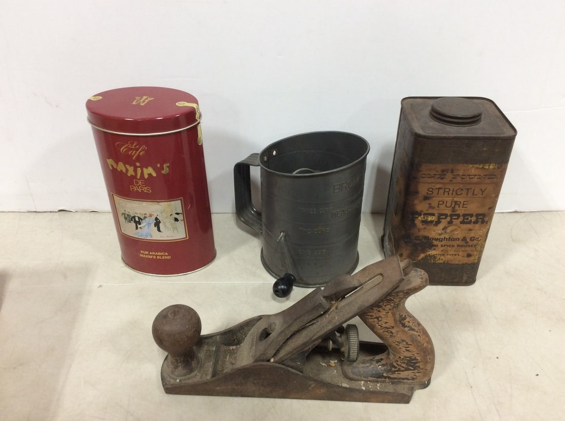 Vintage sifter, wood plane, and more(7.5in.tallest): Vintage sifter, wood plane, and more(7.5in.tallest)