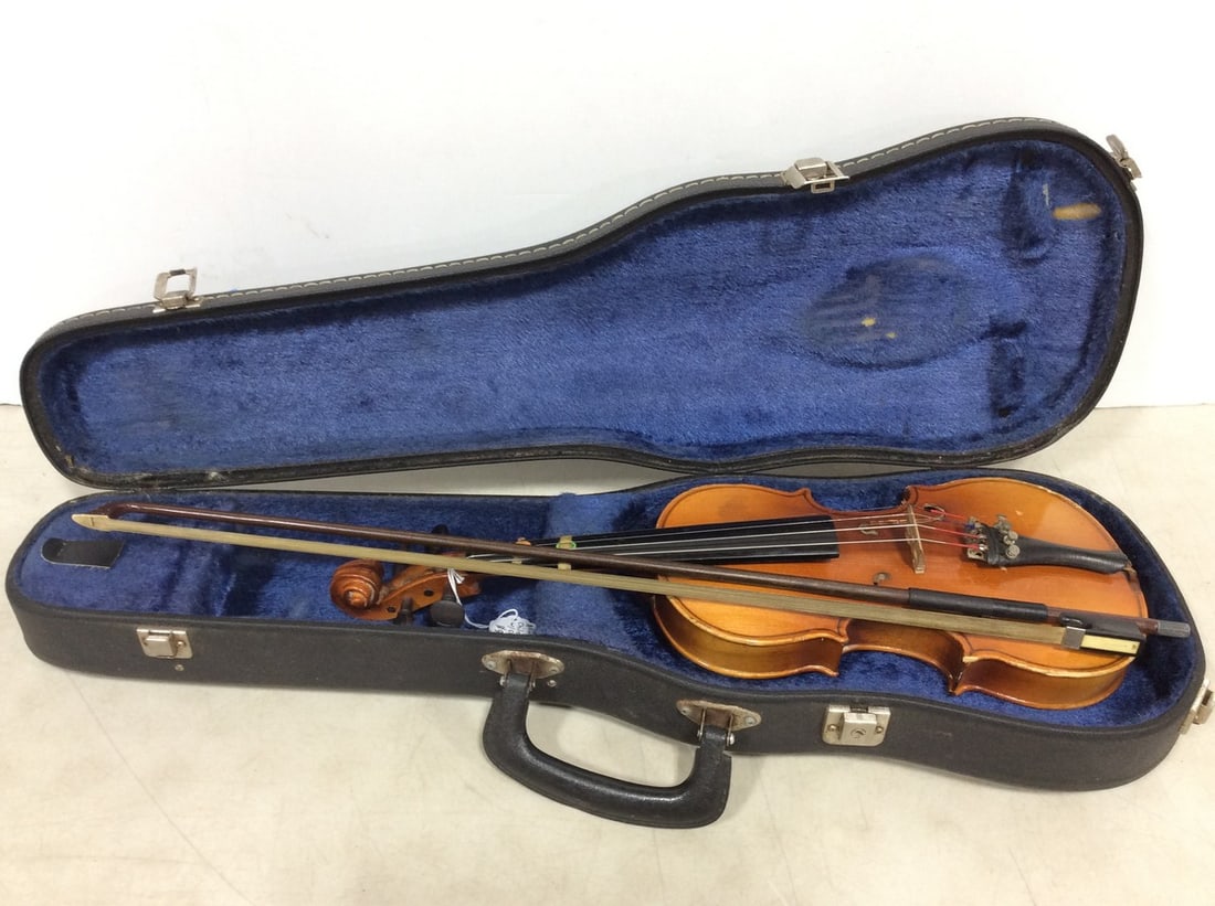 Child's violin with case (1 of 1)