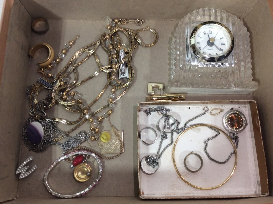 Costume jewelry and Quartz clock: Costume jewelry and Quartz clock