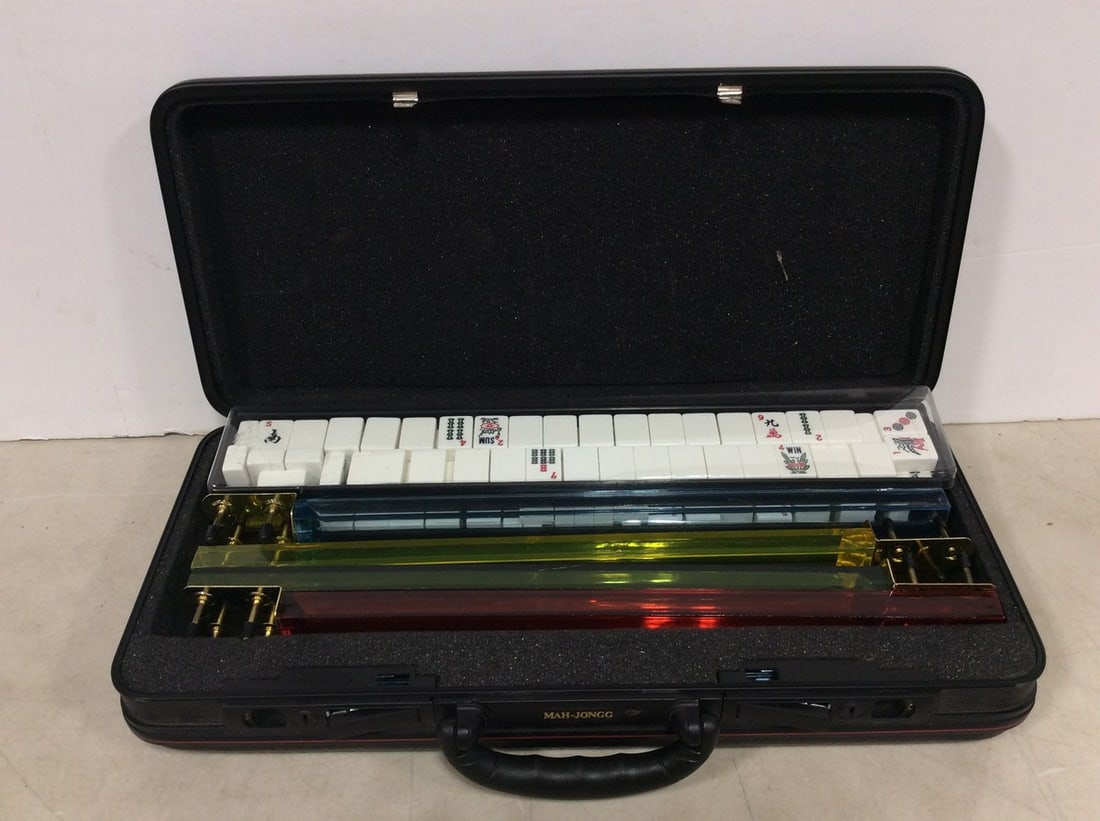 Mah Jongg set in case (1 of 1)