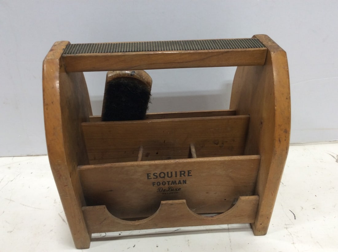 Esquire Footman Wooden Box with Brush: Esquire Footman Wooden Box with Brush