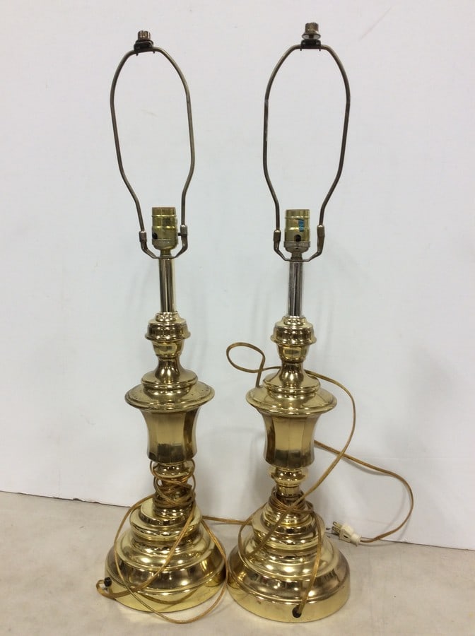 Set of 2 matching lamps(29.5in.tall): Set of 2 matching lamps(29.5in.tall)