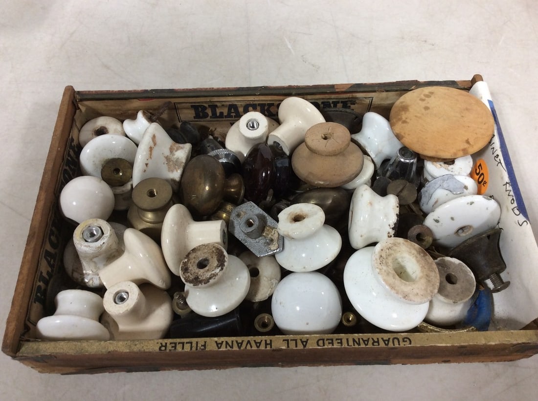 Various furniture knobs: Various furniture knobs