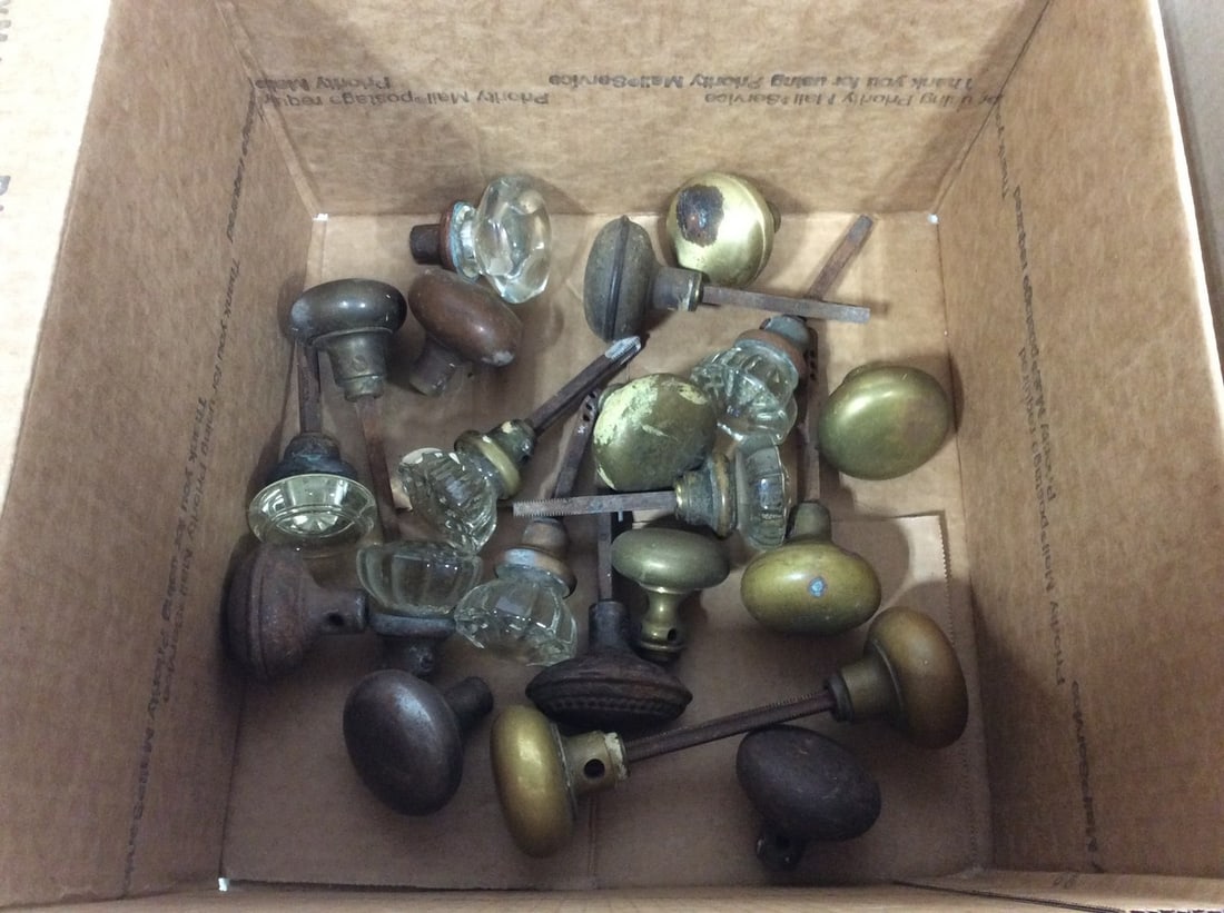 Vintage doorknobs (1 of 1)
