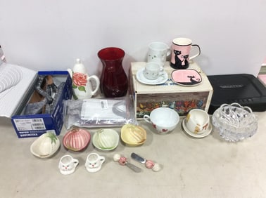Vaultek box, Max Brenner Hug mug, vase, and more