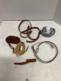 Lot of woman's handbag strap