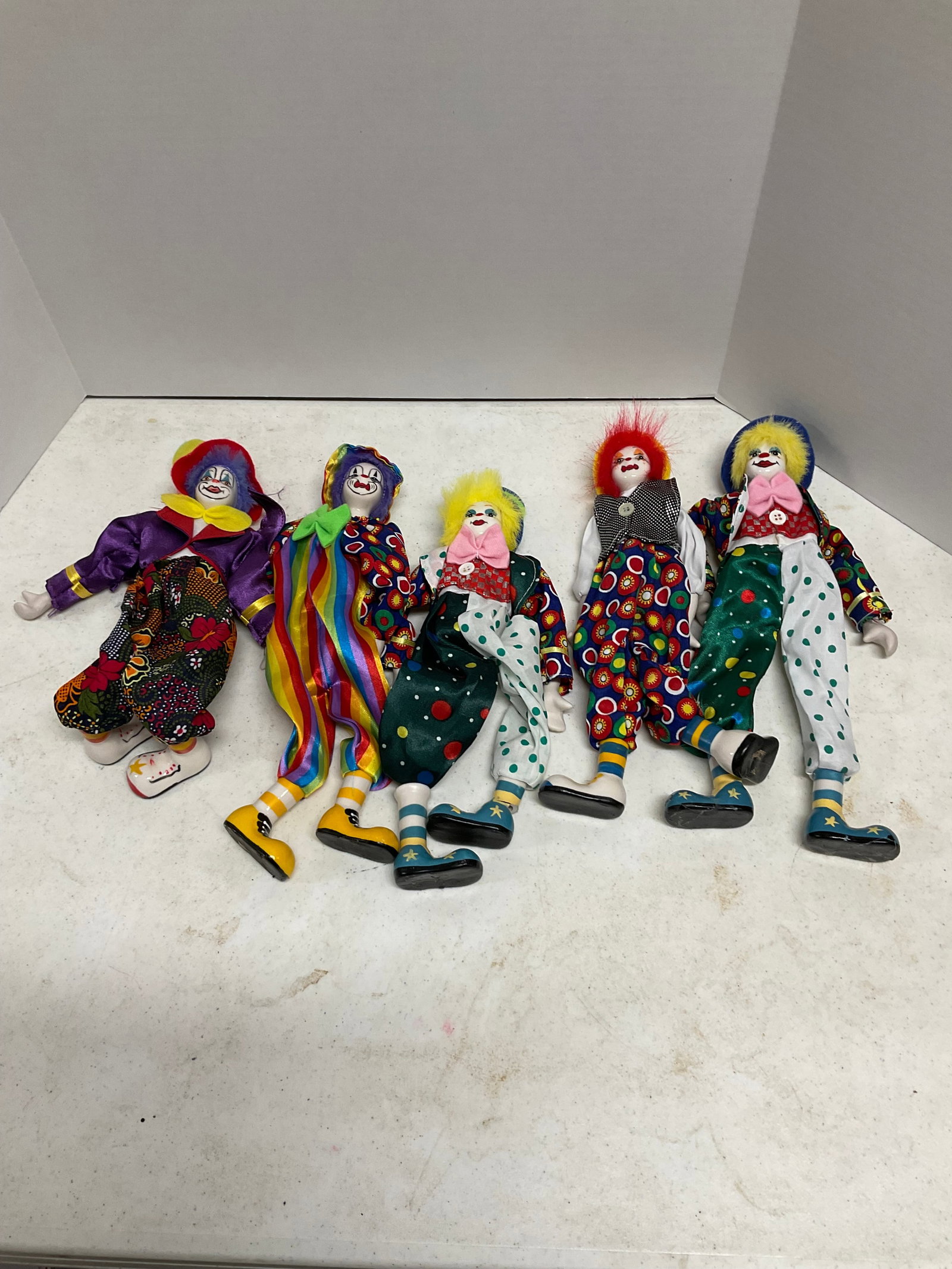 Lot of 5 glass clown figures: Lot of 5 glass clown figures