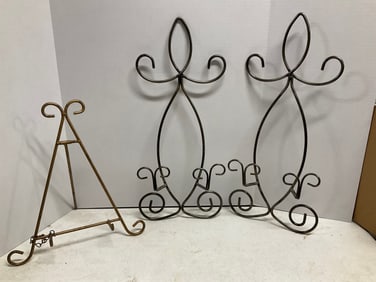 Lot of 3 decorative plate holders
