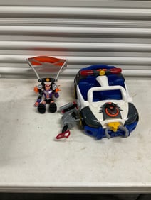 Toy car with action figures