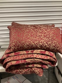 KIng size comforter with two decorative pillows