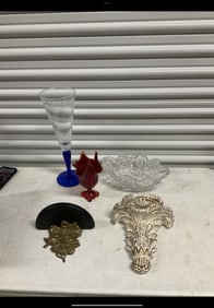 Lot of decorative glass and wall sconces