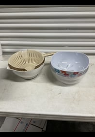 lot of kitchen bowls and strainer