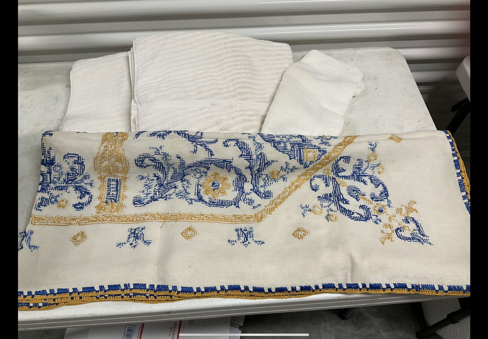 Lot of towels and linens: Lot of towels and linens