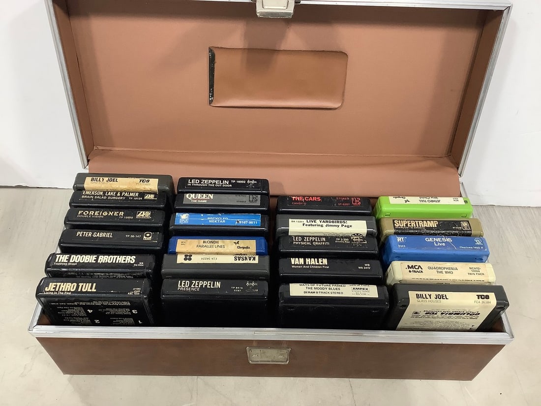 Vintage lot of rock 8 tracks and case (1 of 1)